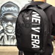 画像2: NEW ERA ニューエラ バッグ 【 デイパック 容量22L ブラック プリントロゴ 】 リュック NEWERA BAG (2)