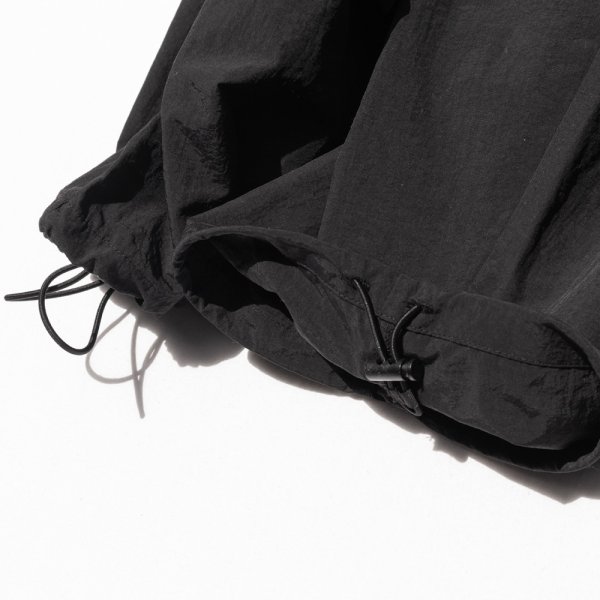 画像12: NEW ERA ニューエラ 【オーバーサイズド ナイロン カーゴパンツ】 ナイロンパンツ ロングパンツ 長ズボン ウィンドブレーカー オーバーサイズ ビッグサイズ ユニセックス (12)