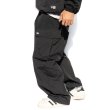 画像5: NEW ERA ニューエラ 【オーバーサイズド ナイロン カーゴパンツ】 ナイロンパンツ ロングパンツ 長ズボン ウィンドブレーカー オーバーサイズ ビッグサイズ ユニセックス (5)