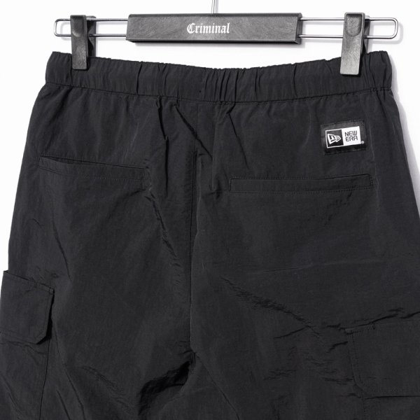 画像7: NEW ERA ニューエラ 【オーバーサイズド ナイロン カーゴパンツ】 ナイロンパンツ ロングパンツ 長ズボン ウィンドブレーカー オーバーサイズ ビッグサイズ ユニセックス (7)