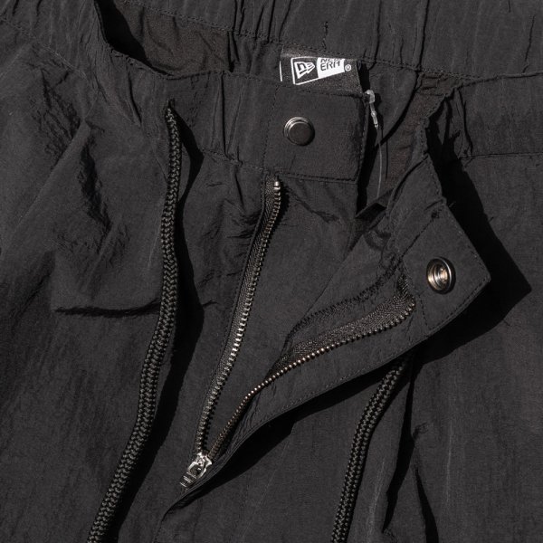 画像8: NEW ERA ニューエラ 【オーバーサイズド ナイロン カーゴパンツ】 ナイロンパンツ ロングパンツ 長ズボン ウィンドブレーカー オーバーサイズ ビッグサイズ ユニセックス (8)