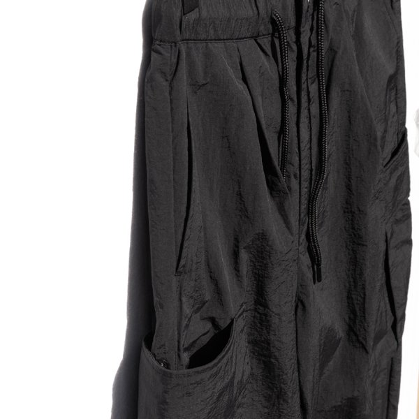 画像9: NEW ERA ニューエラ 【オーバーサイズド ナイロン カーゴパンツ】 ナイロンパンツ ロングパンツ 長ズボン ウィンドブレーカー オーバーサイズ ビッグサイズ ユニセックス (9)