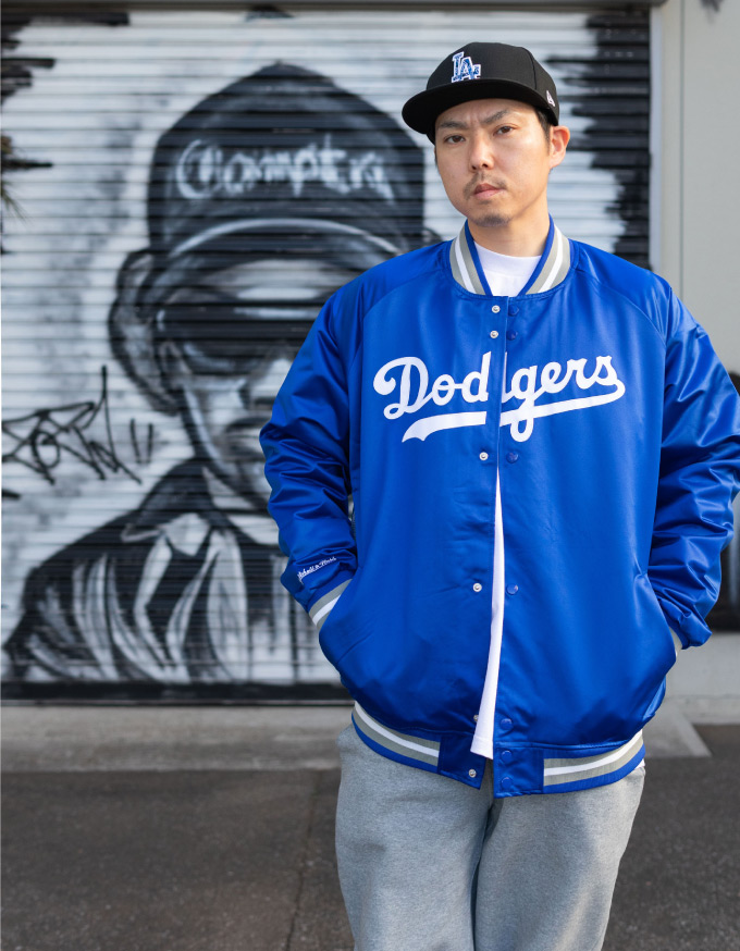 光沢のあるサテン生地を使った軽量スタジャン!!Mitchell & Ness LA